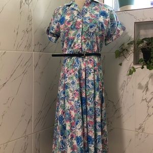 Vintage floral shirt dress. 80s does 40s